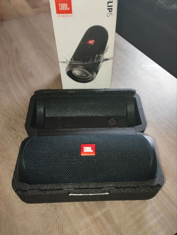 JBL Flip 5 Bluetooth Lautsprecher in Trendelburg