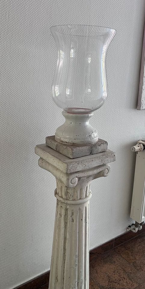 Windlicht aus Glas und Steinguss, Höhe ca. 50 cm in Berlin