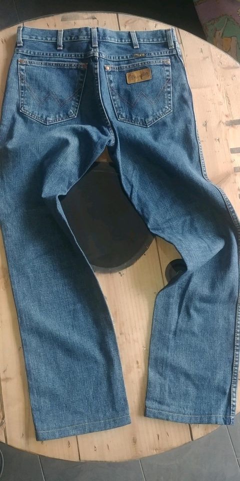 Hose Jeans Wrangler Evolution Größe W31 L32 in Dorsten