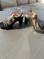 Schwarze Leder Sandalette mit Fransen Bayern - Neufahrn Vorschau