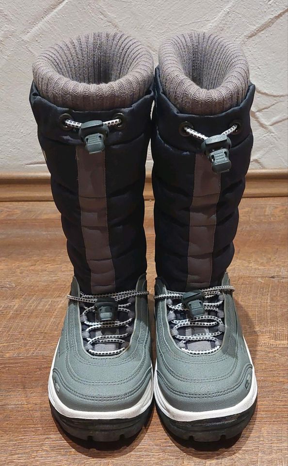 Boots, Schneestiefel von Helly Hansen, Größe 37,5 wie Neu in Echzell 