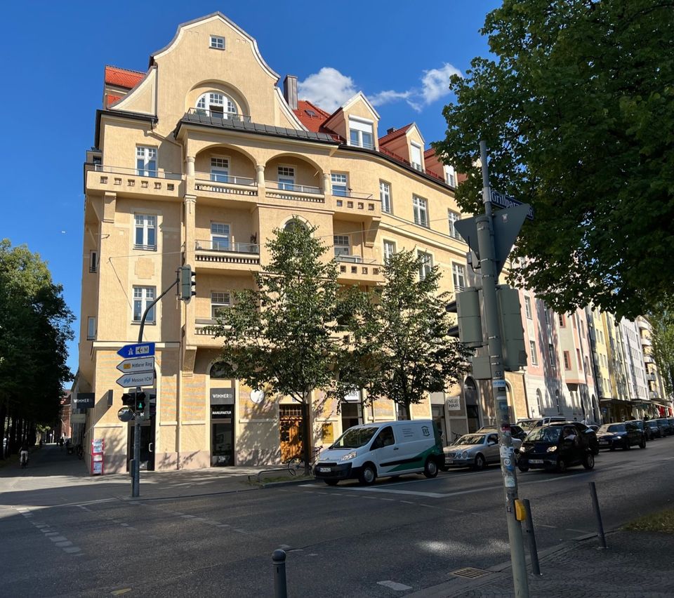 ILIEV IMMOBILIEN: Möbliertes und gut gelegenes WG-Zimmer mit schönem Ausblick in BOGENHAUSEN / AM PRINZREGENTENPLATZ in München