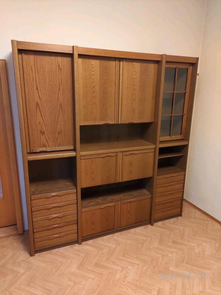 Schrankwand zu verschenken in Lustadt