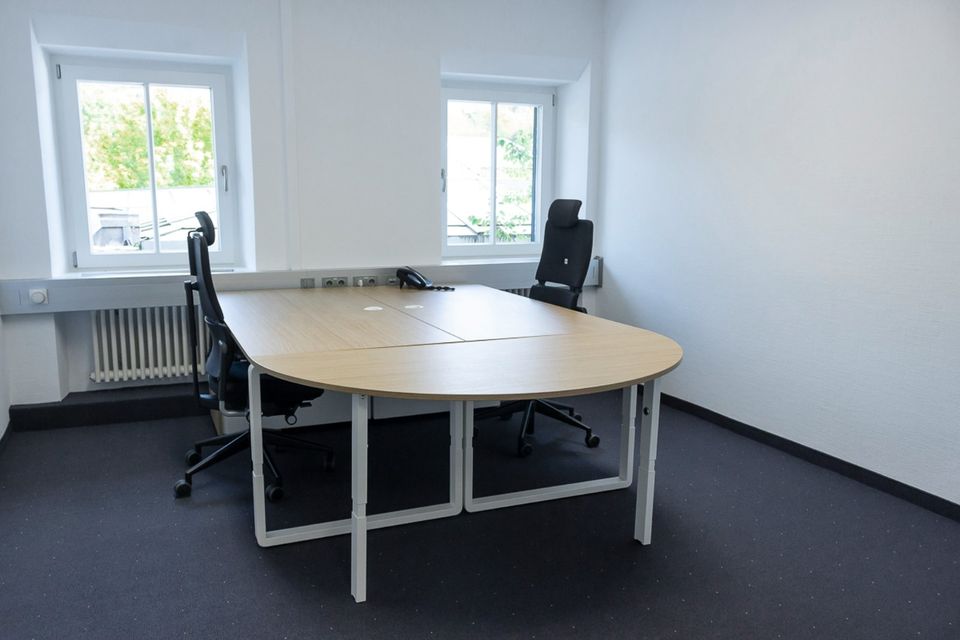 Hochwertige Büromöbel in Topzustand in Tegernsee