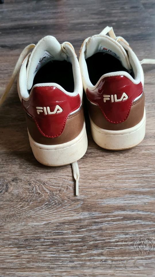 Damen Turnschuhe von Fila gr 40 in Nienburg (Weser)