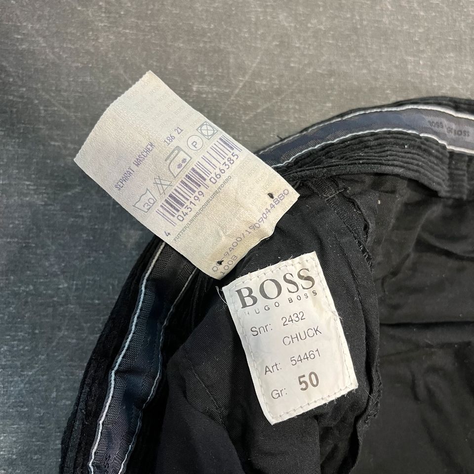 Hugo Boss weite Hose aus Samt in Berlin