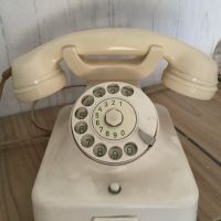 Zwei alte Schnur- Telefone , schwarz und elfenbeinfarben Niedersachsen - Braunschweig Vorschau