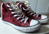 Weinrote Converse Niedersachsen - Göttingen Vorschau