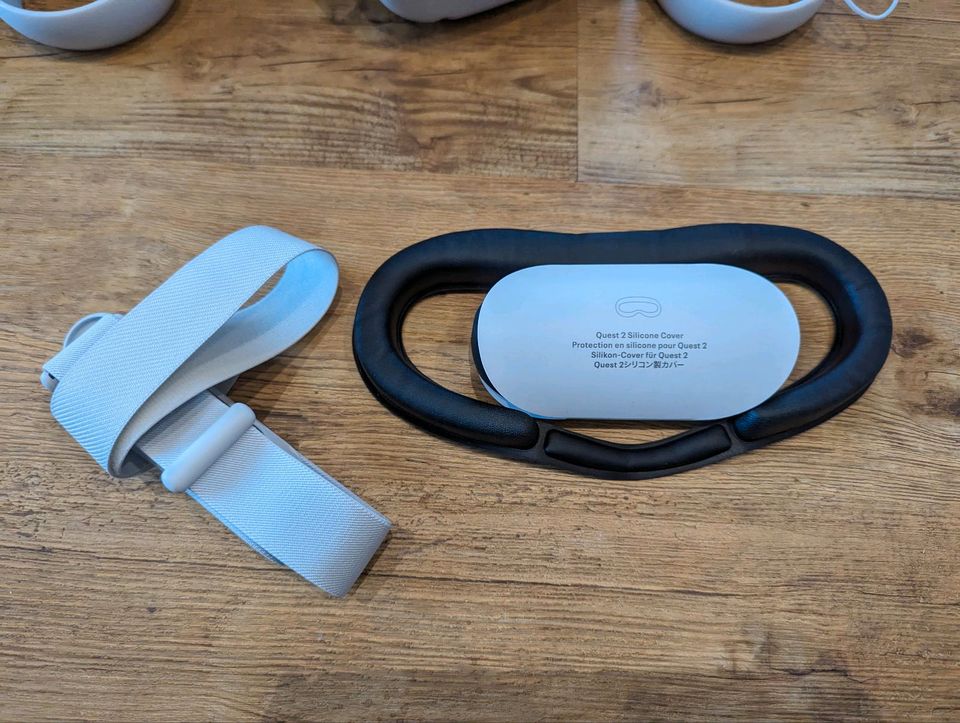 Oculus Quest 2 - 128GB - mit Zubehör - mit OVP - VR in Grasbrunn