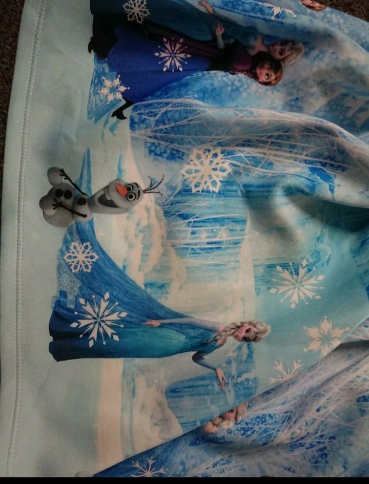 H&M Disney Frozen Anna und Elsa die Eisprinzessin Rock in Wehrheim