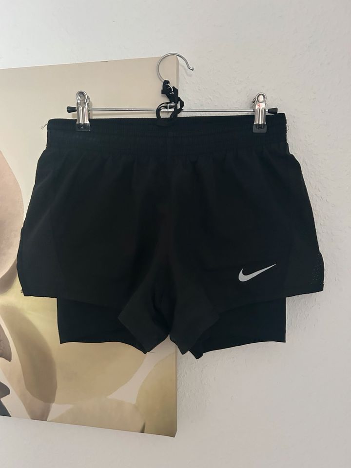 Nike Sportshort Gr XS in Möhnesee