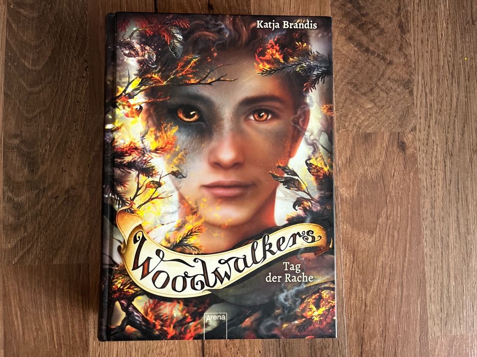 Buch Woodwalkers Tag der Rache Band 6 Hardcover in Bad Vilbel