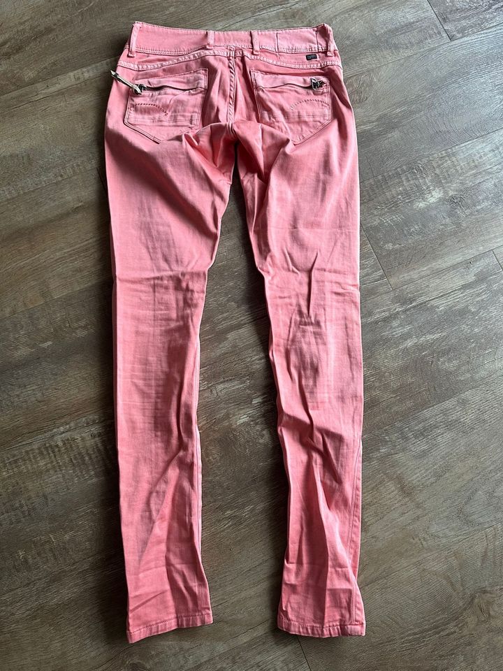 GSTAR Jeans in S in apricot - absolut neuwertig! in Hagen