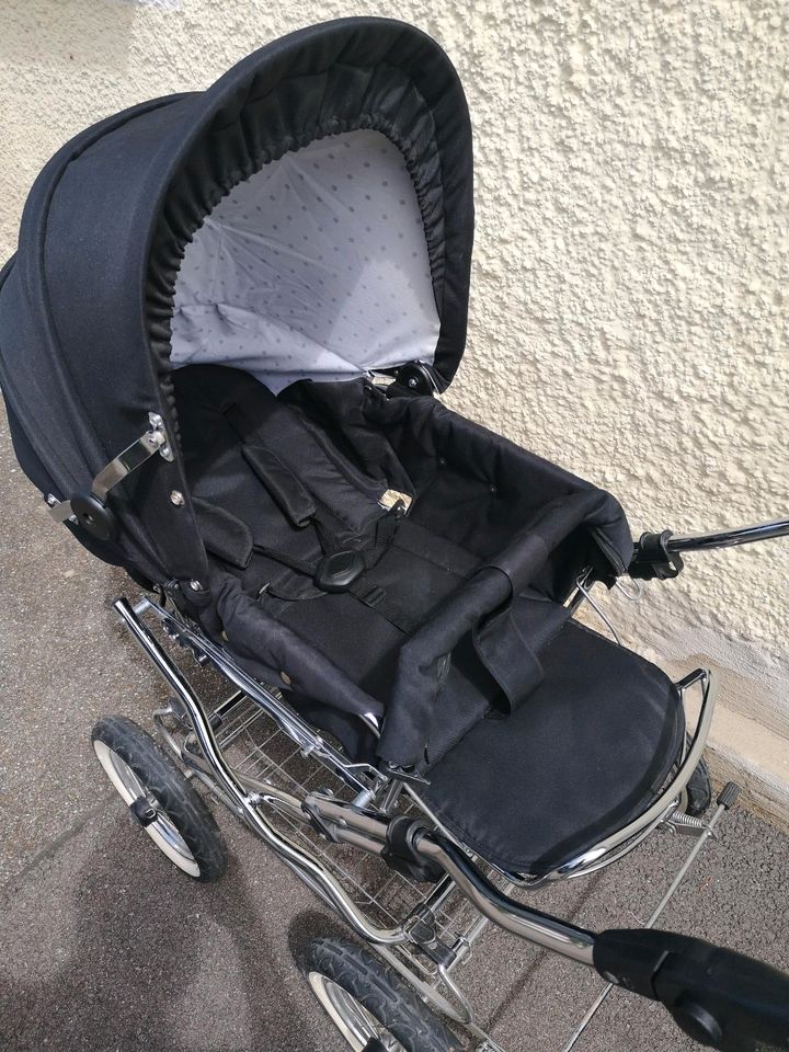 Retro Kinderwagen mit babyschale und Zubehör in Hermaringen