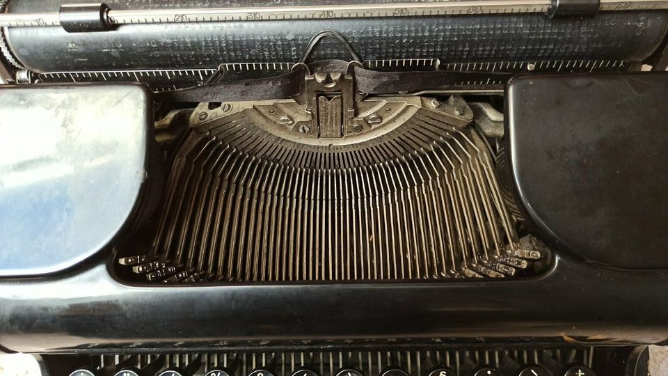 Schreibmaschine Diplomat, antiquarisch in Neckargemünd