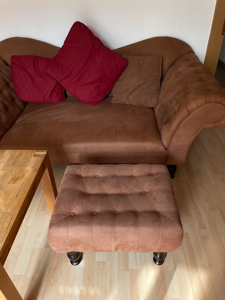 Couch / Sofa 2-Sitzer inklusive Hocker in Nürnberg (Mittelfr)