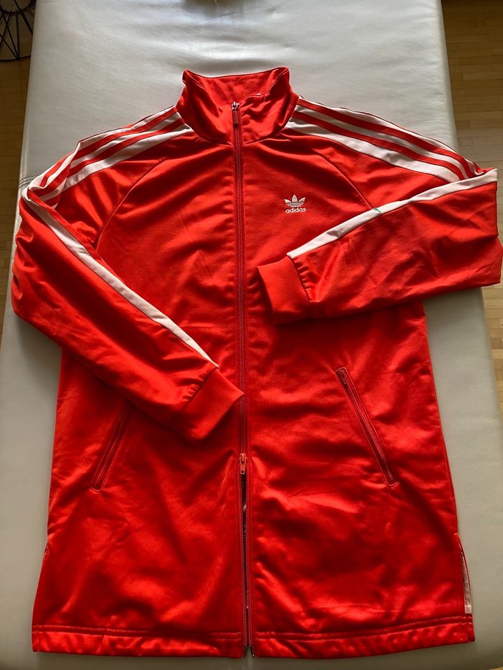 Trainingsjacke von Adidas in Köngen