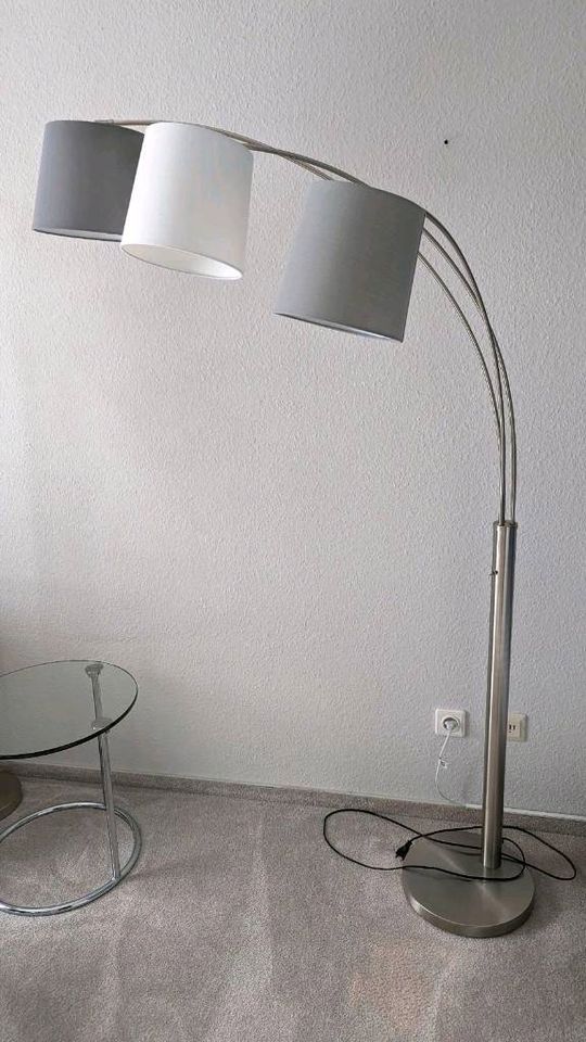 Design-Lampe mit 3 Lampenschirmen, Edelstahl und LED Lampen in Friedberg (Hessen)