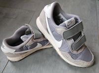 Nike Turnschuhe mit Wildleder Gr 33 Schleswig-Holstein - Bargfeld-Stegen Vorschau