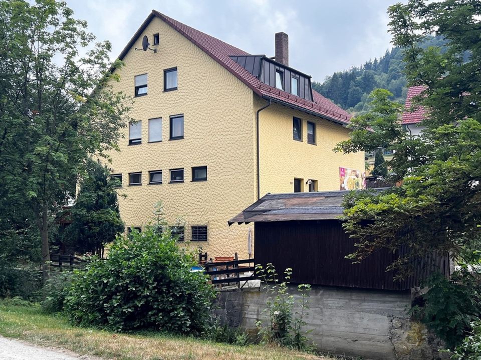 Perfekt für Kapitalanleger! Komplett vermietetes Wohn- & Geschäftshaus im Luftkurort Warmensteinach in Warmensteinach