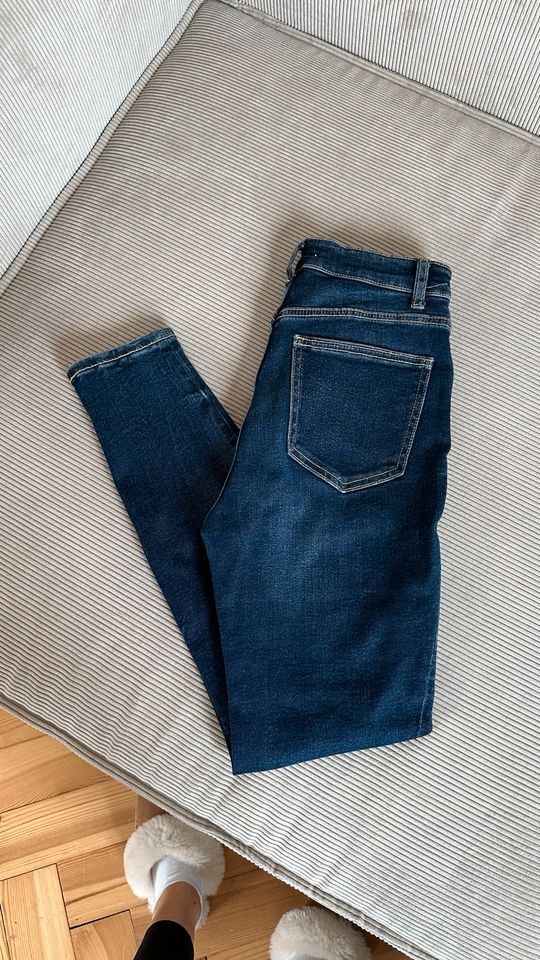 Zara Jeans, Gr. 36/S, denim/blau in München