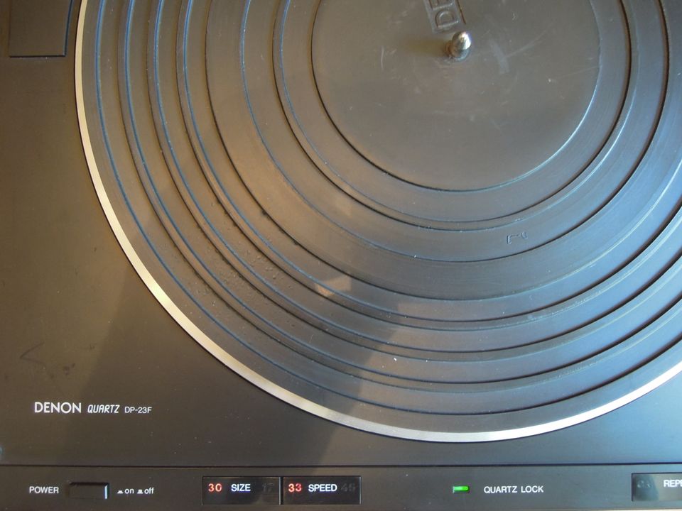 Denon DP-23F Schallplattenspieler schwarz in Bottrop