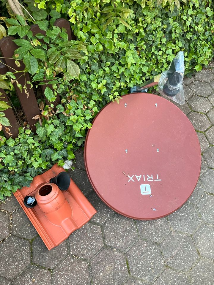 Satellitenschüssel Sat-Schüssel Triax in Nürnberg (Mittelfr)