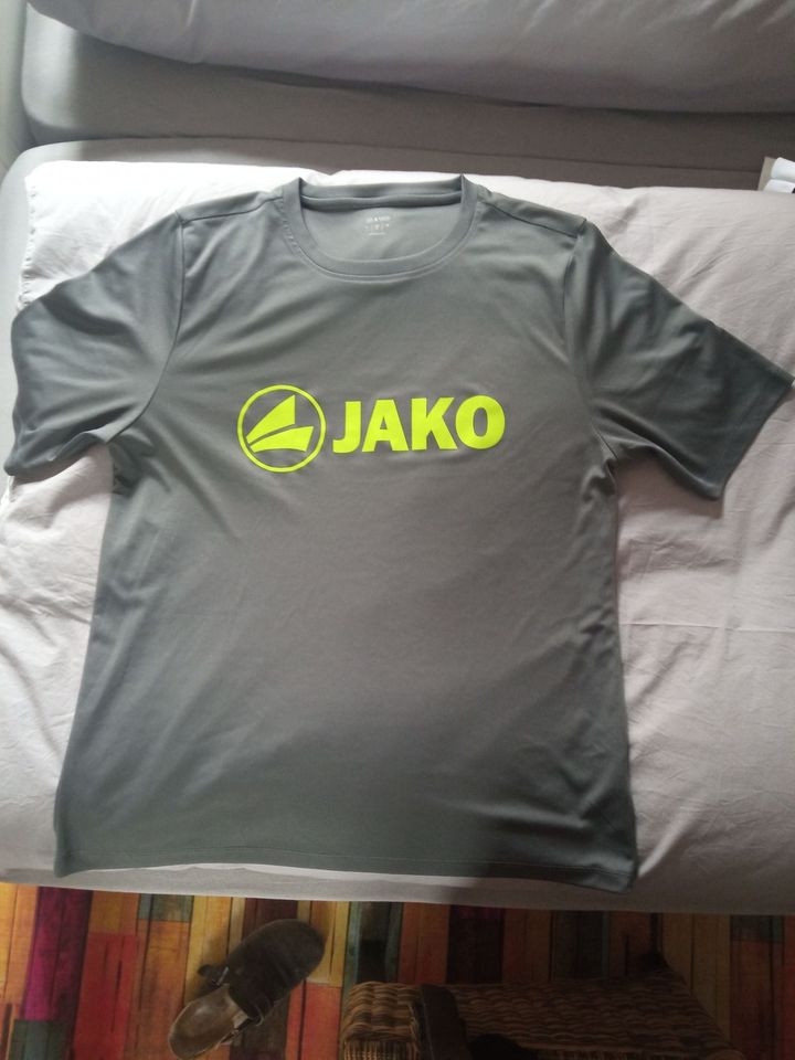 Jako-Trikots/-T-Shirt in Halle
