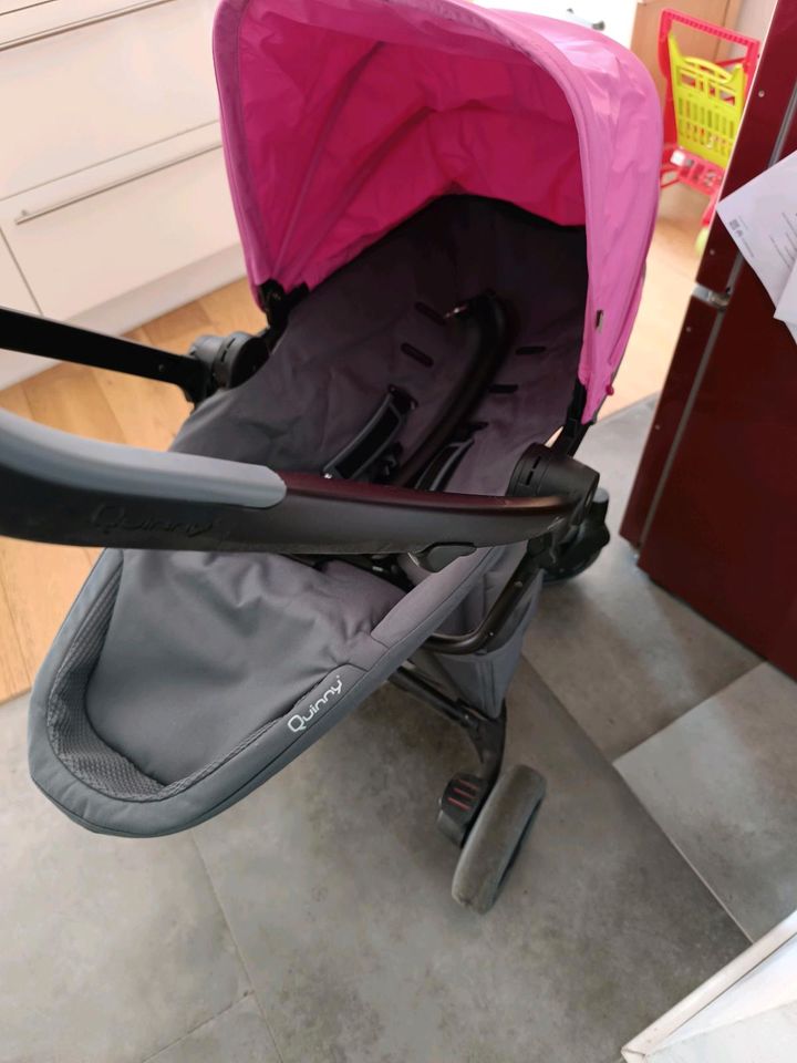 Quinny Kinderwagen in Brilon