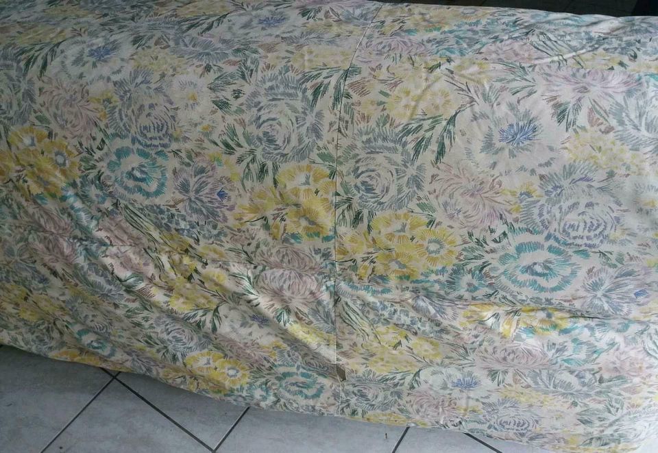 Ligne Roset Schlafsofa Shabby Blümchen vintage in Biblis