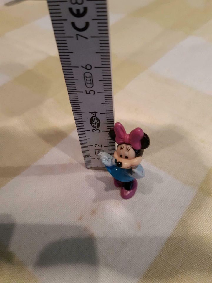 Minnie Maus Figuren und Button in Kirchberg