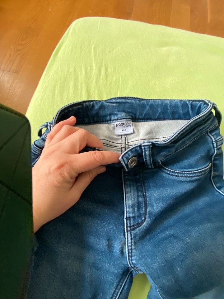 Jeans wie neu 140 in Schemmerhofen