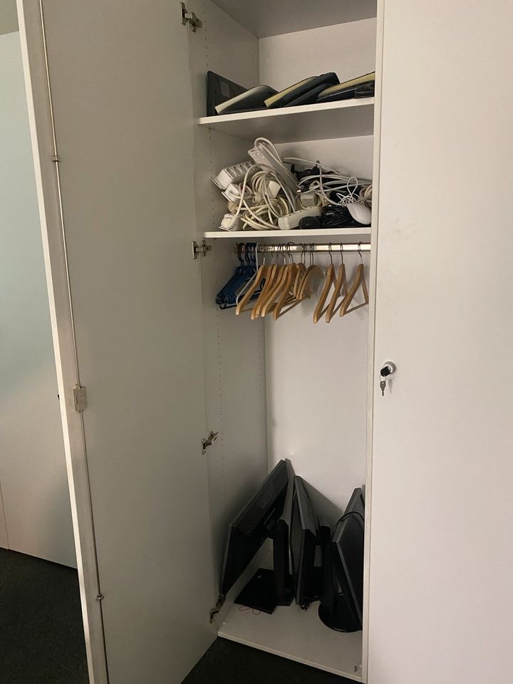 2 Garderobenschränke Büroschränke grau/weiß in Stuttgart