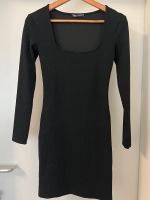Schwarzes geripptes enges Kleid von Zara Düsseldorf - Eller Vorschau