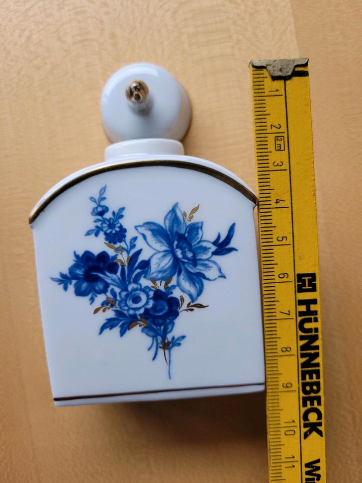 Meissen Teedose Aquatinta mit Blauer Blume / Goldstaffage in Mülheim (Ruhr)