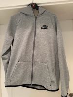 Nike Tech Fleece Jacke XL 158-170 grau super Zustand Bayern - Laufach Vorschau