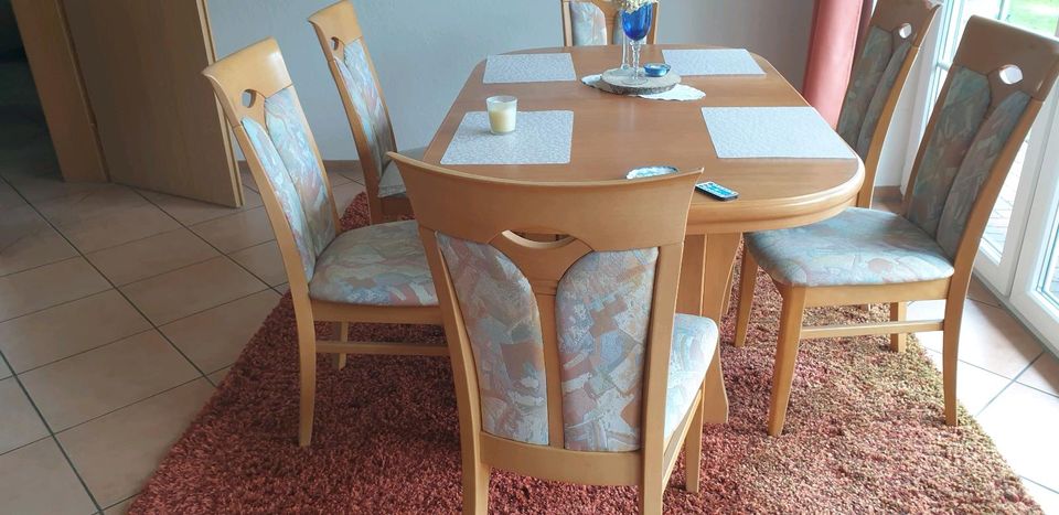 Groser Tisch  und 6 Stühle in Bremen