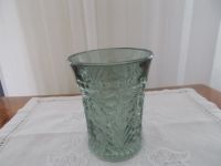 Kleine grünliche Vase, stabiles Glas mit Schliff, gut einsetzbar Hessen - Kassel Vorschau