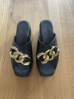 NEU !!! Schöne schwarze Plateau-Sandalen mit Goldkette Gr. 40 Bayern - Bayreuth Vorschau