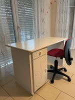 Schreibtisch / weiß / Holz mit Bürostuhl Hessen - Haiger Vorschau
