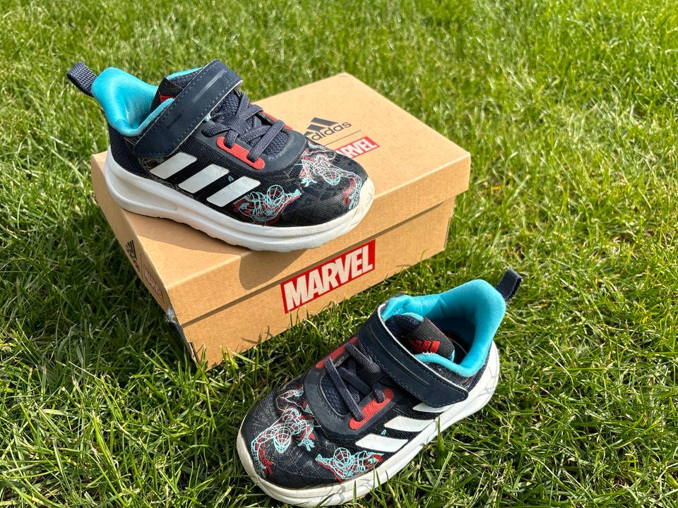 Adidas Spiderman Marvel Turnschuhe Größe 24 in Timmendorfer Strand 