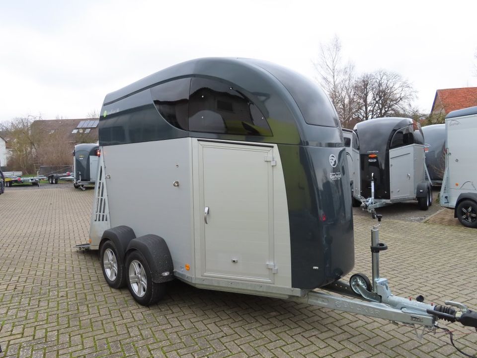 neuwertiger CARELINER, Alu- Pferdeanhänger,2,4 to.Sattelk.100 km in Wolfhagen 