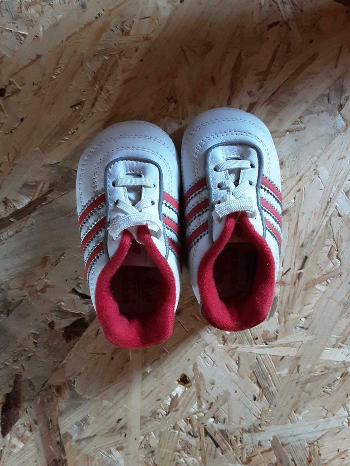 Babyschuhe adidas Gr.18 NEU in Estenfeld