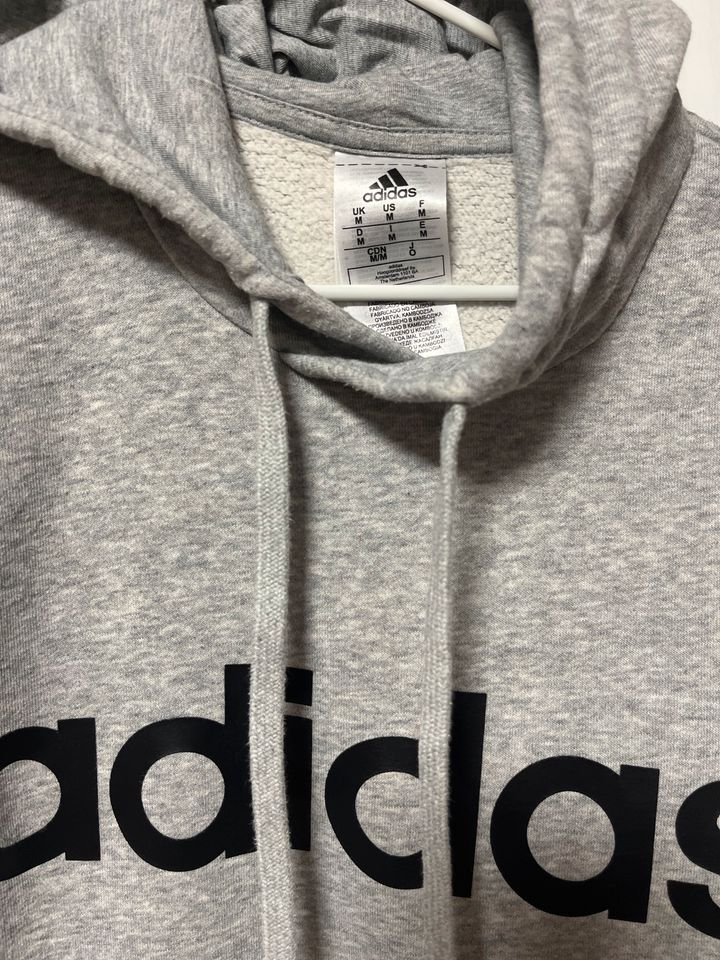 Pullover Hoodie Adidas Gr. M in Trittau