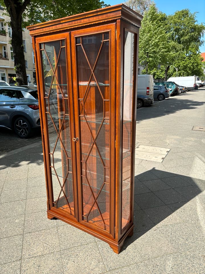 Vitrine Antik Bücherschrank in Berlin