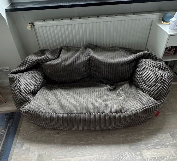 Sitzsack Sofa von loungepug in Graphitgrau (bis Di. verfügbar) in Hamburg