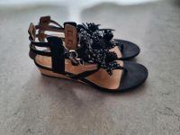 Sandalen Riemchensandalen Zehentrenner schwarz 36 Keilabsatz Köln - Ehrenfeld Vorschau