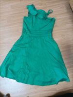 Grünes festliches Kleid Gr.140 C&A Berlin - Hellersdorf Vorschau