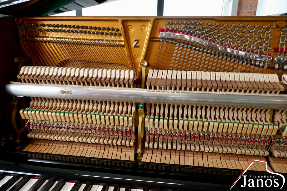 Steinway & Sons Klavier ✱ Modell Z ✱ 114 cm ✱ Schwarz Hochglanz in Königsbrunn