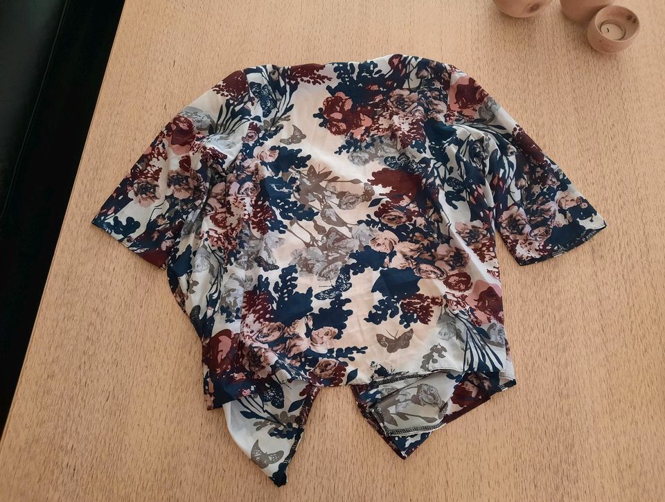 Cadrigan/Kimono weiß mit Blüten in Pottum